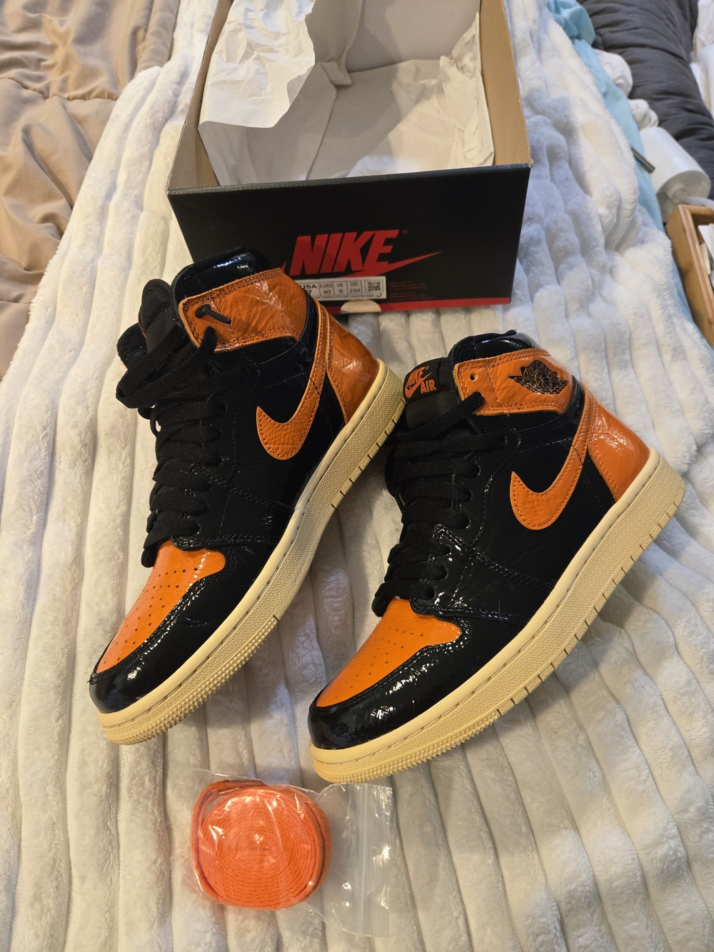 Nike Air Jordan 1 High Patent Leather - Black & Orange